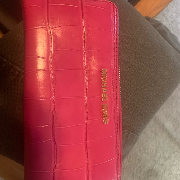 Micheal korrs wallet - Picture 1 of 2